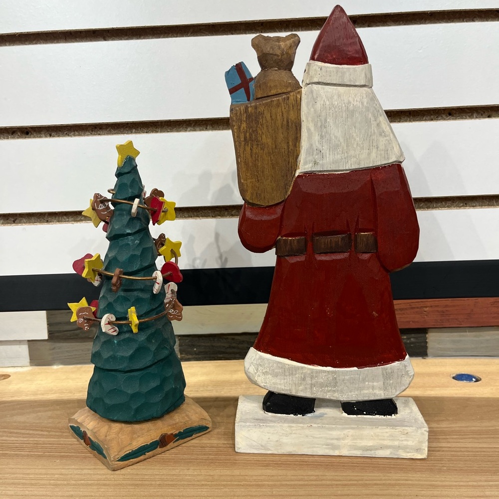 Wooden Christmas Tree & Santa - Picture 3 of 4